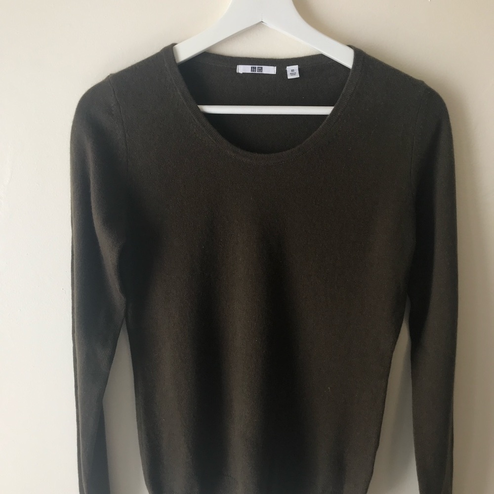Uniqlo cashmere sweater - hunter green